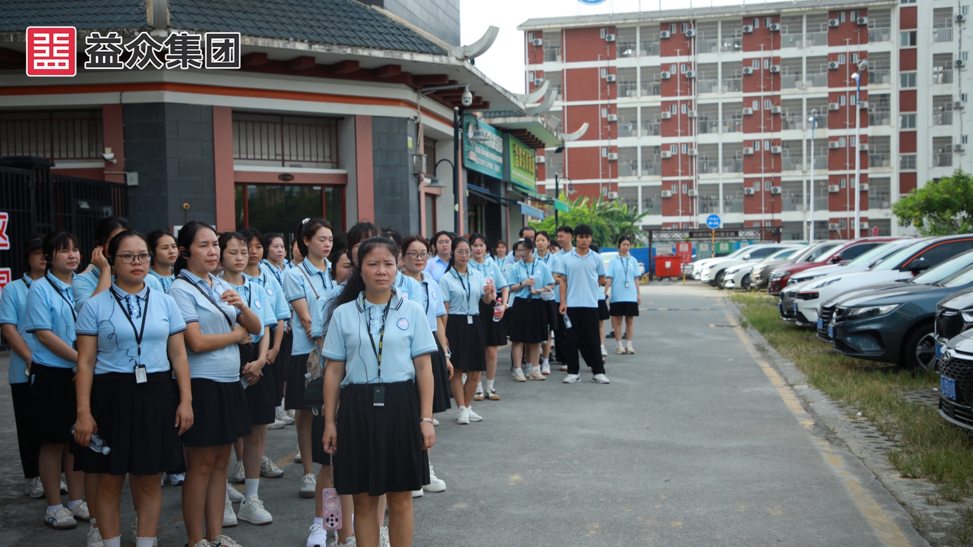 參觀益眾·尚城小區(qū)、右江區(qū)老鄉(xiāng)家園—迎龍易地扶貧搬遷安置小鎮(zhèn) (1)